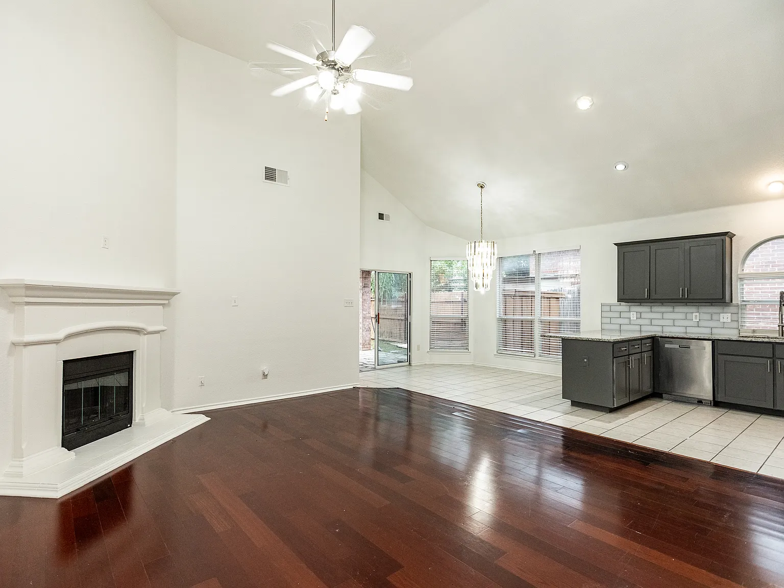 4 bed, 1861 sqft, $2,499 — Photo 4