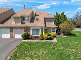 18 Driftwood Dr, Somerset, NJ 08873
