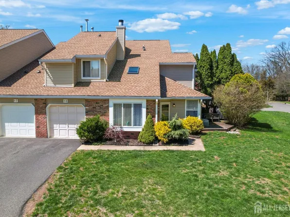 18 Driftwood Dr, Somerset, NJ 08873