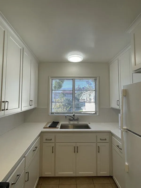 2 bed, 1.0 bath, 950 sqft, $2,675 — Photo 2