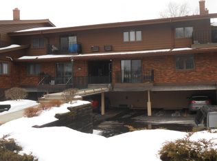 4075 S 84th St APT 6, Greenfield, WI 53228
