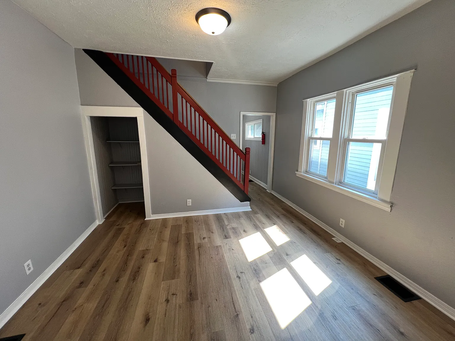 4 bed, 2100 sqft, $1,550 — Photo 3
