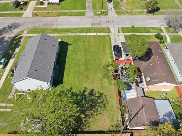 8904 Livingston Ave, Chalmette, LA 70043