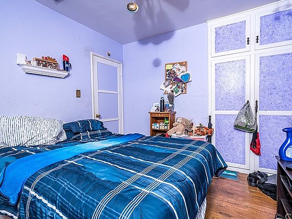 4th image of 10537 Karmont Ave