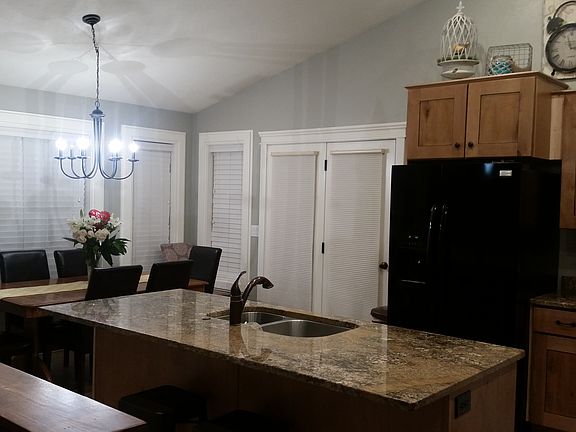 Open kitchen/dining room