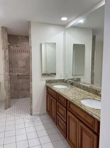 7940 SW 173rd Ter — Photo 3