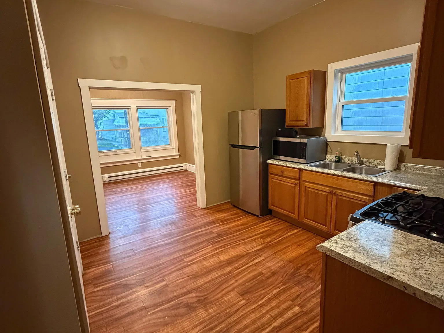2 bed, $1,300 — Photo 2