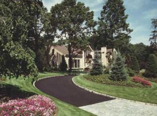 45 Tall Oak Cres, Syosset, NY 11791