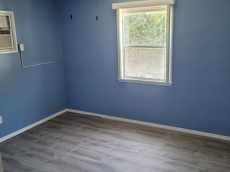 21339 Conradi Ave — Photo 8