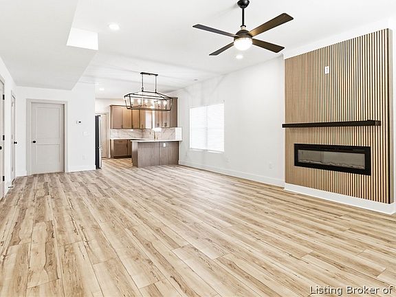 3rd image of 807 Fulton Drive