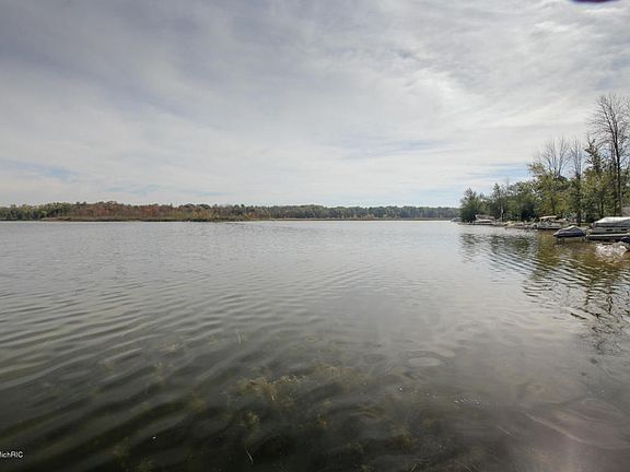 4th image of 2483 Lorraine Dr