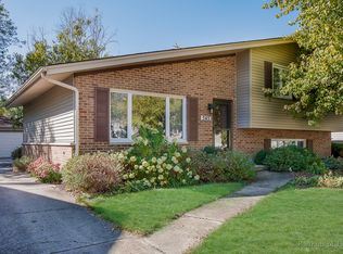 545 Coolidge Ave, Glen Ellyn, IL 60137