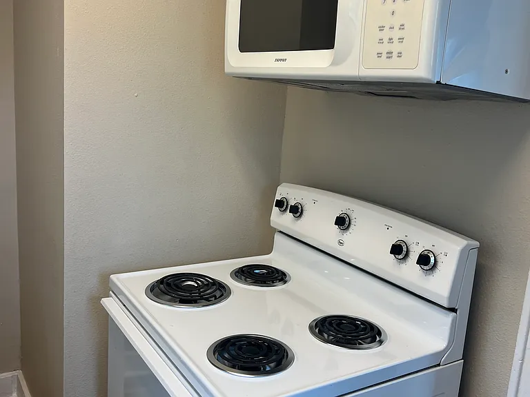 2521 1/2 N Robinson Ave #1 — Photo 4