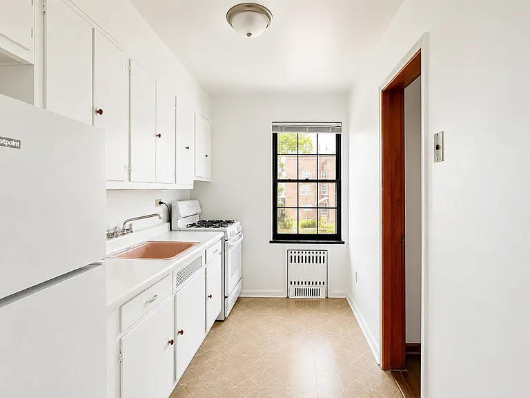 Windsor Terrace Apartments | 1 MONTH FREE with a 13 MONTH LEASE — Photo 38