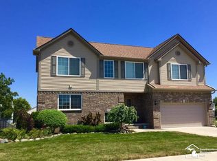 29309 Franklin Cir, Flat Rock, MI 48134