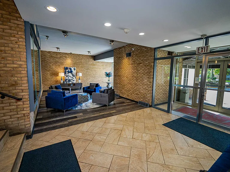 Laurel Village Apartments — Photo 21