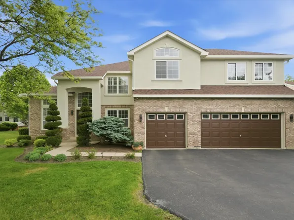 2210 Fieldcrest Dr, Mundelein, IL 60060