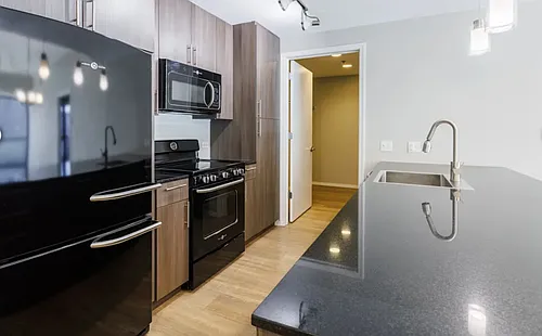 220 W Scott St Photo 1