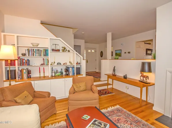 1136 Barker Rd Unit 18, Pittsfield, MA 01201