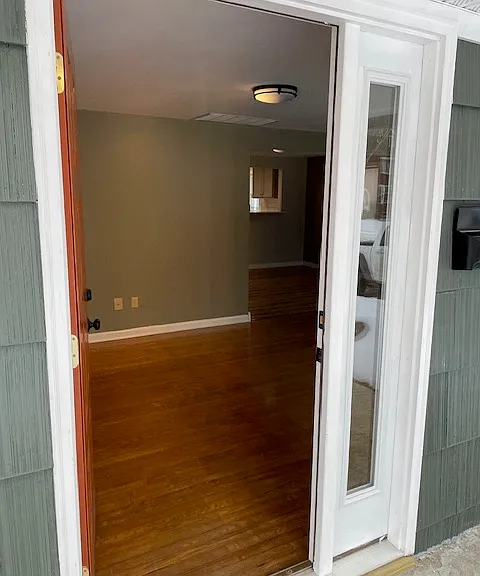 18 Eden Pl — Photo 2