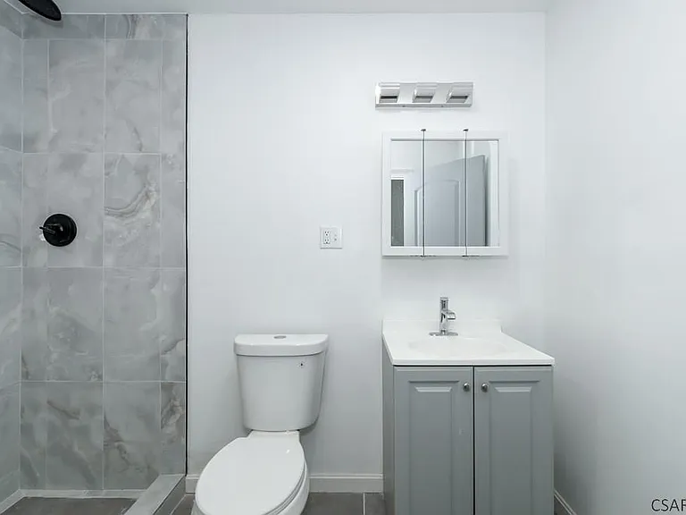 215 Franklin St #202 — Photo 3