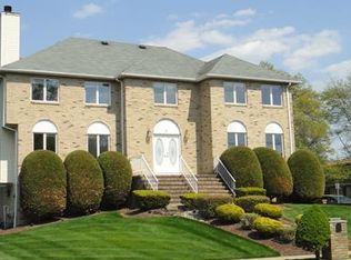 2 Tingley Ln, Edison, NJ 08820