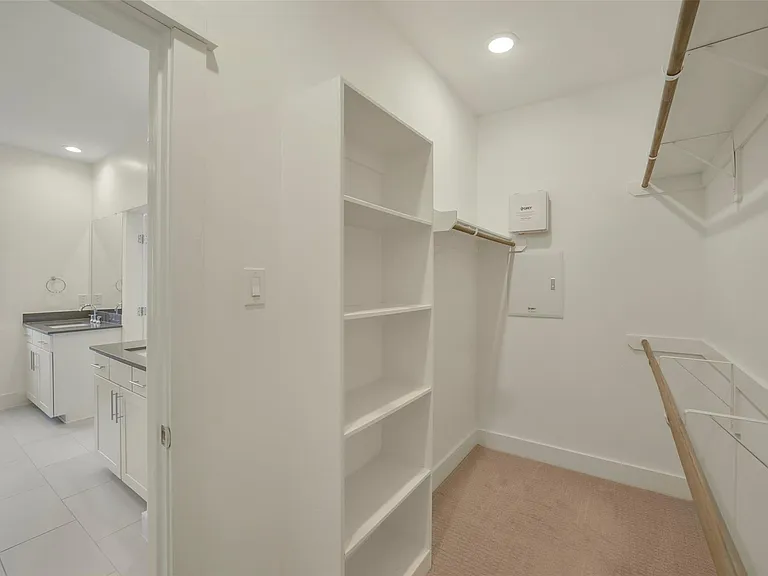 760 W Donovan St — Photo 22