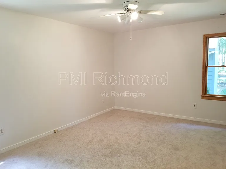 2504 Carriage Creek Ct — Photo 13