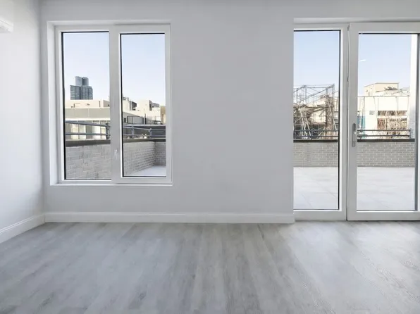 142 Huron St, Brooklyn, NY