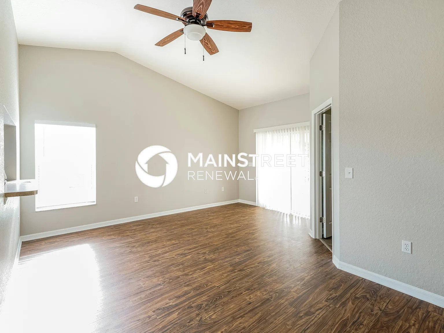 2049 Country Manor St — Photo 3