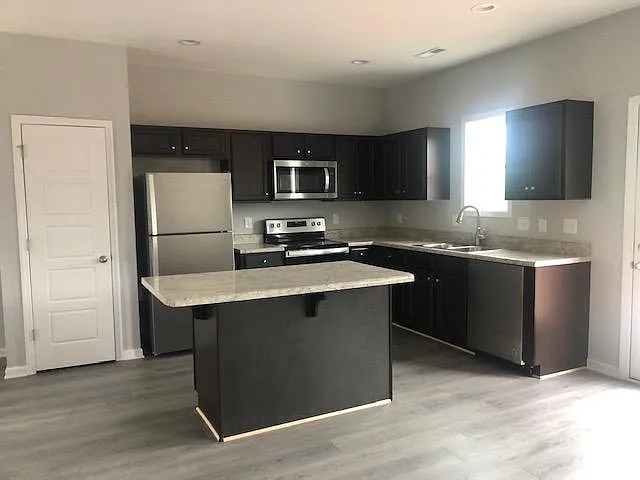 136 Gretzky Pkwy — Photo 2
