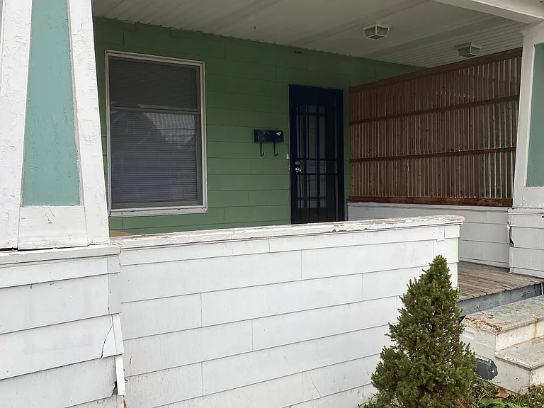 523 N Walnut St — Photo 2