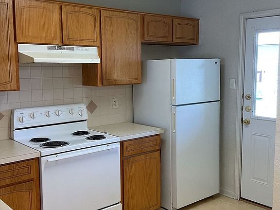 3rd image of 1603 Dugger Cir APT B