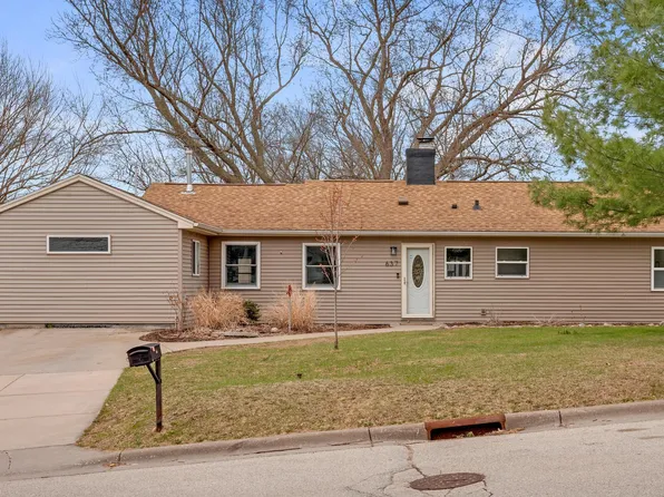 637 N 1st St, La Crescent, MN 55947