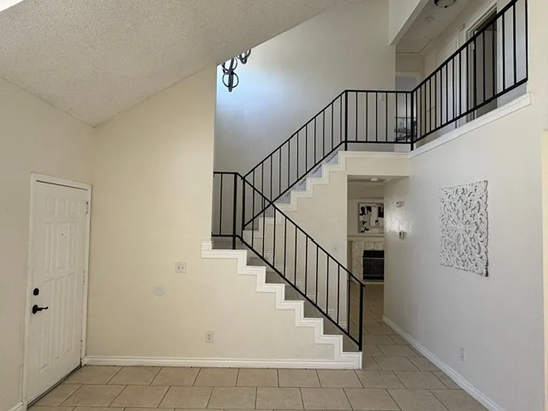 409 Wimbledon Dr — Photo 9