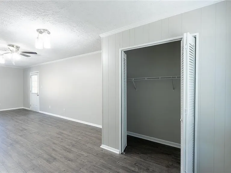 4715 S Lee St — Photo 32