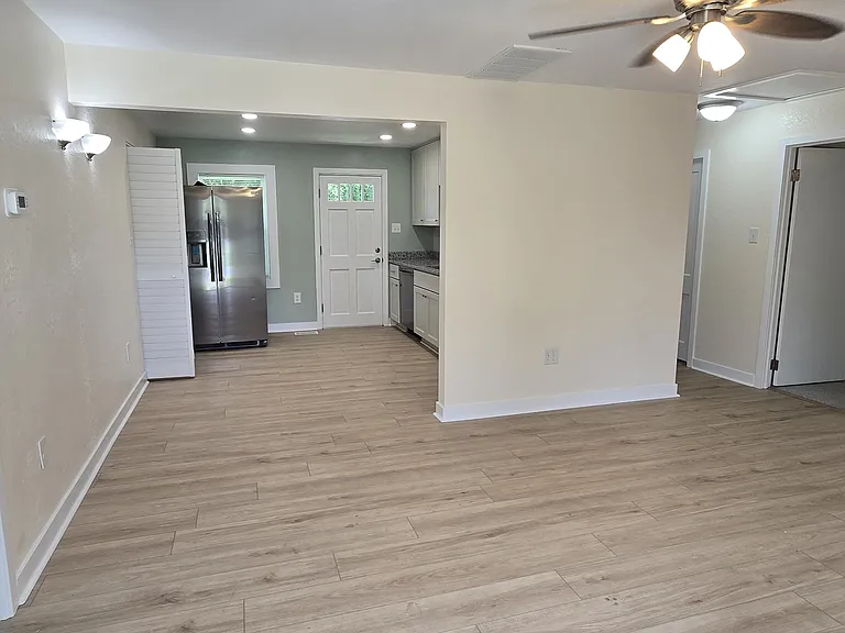 808 Hancock Ave — Photo 4