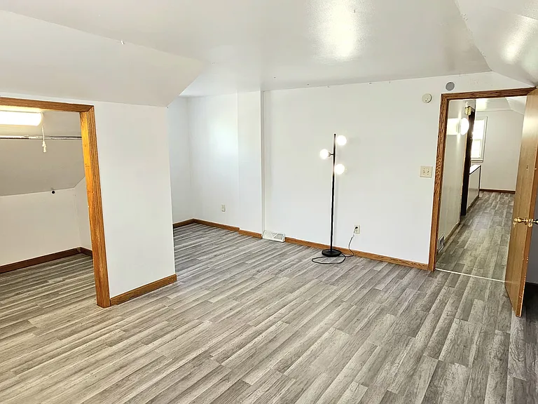 1123 Edmund Ave — Photo 7
