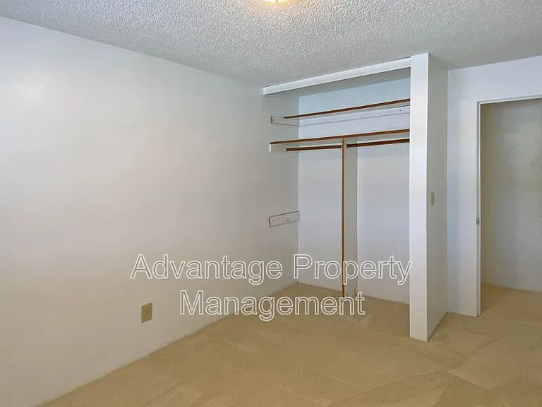 975 NW Garfield Ave #6 — Photo 7