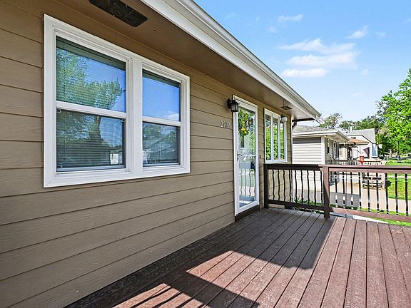 3rd image of 2907 Avenue I