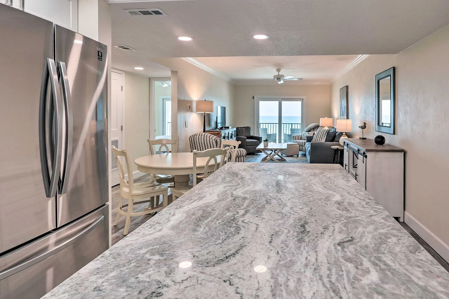 2 bed, 2.0 bath, 1033 sqft, $3,790 — Photo 3