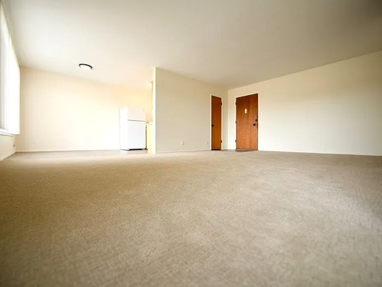 5390 Broadway — Photo 16