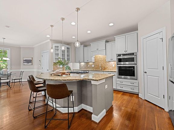 4th image of 613 Morning Oaks Dr