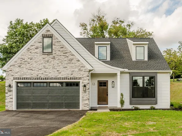 13 Lauber Rd, Akron, PA 17501