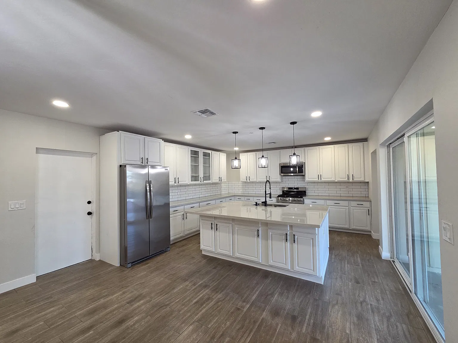 4 bed, 1630 sqft, $2,500 — Photo 3