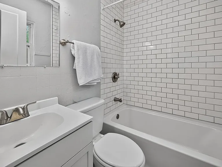 4300 Erie Ave #4 — Photo 9