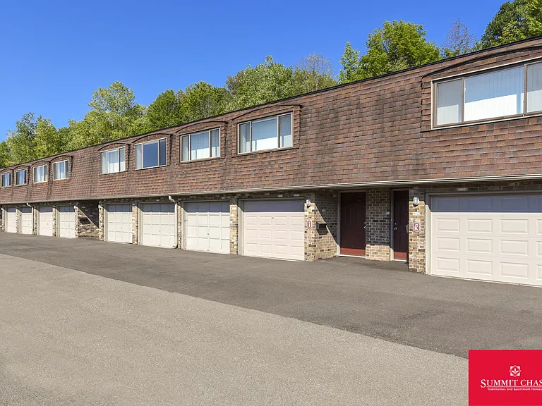 Summit Chase Townhomes and Apartment Homes — Photo 30