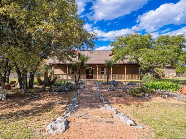 228 Saddle Trl, Bandera, TX 78003