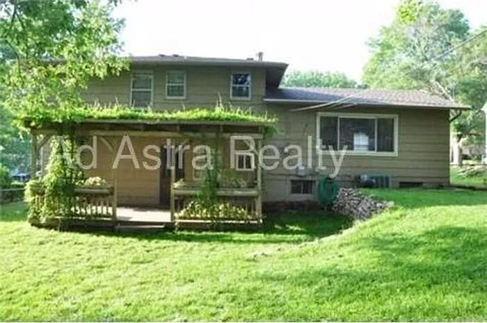 8909 W 71st St — Photo 11