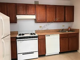 Rented by Zikos Realty Services